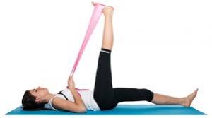 esercizi stretching con elastico